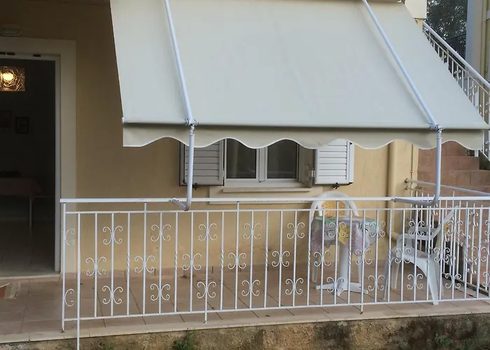 Sunny Lägenhet Svoronata